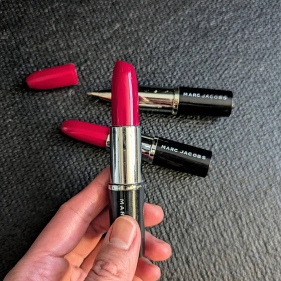 Marc Jacobs Vintage Lot of Faux Lipstick Pens in Red RARE - Picture 3 of 4